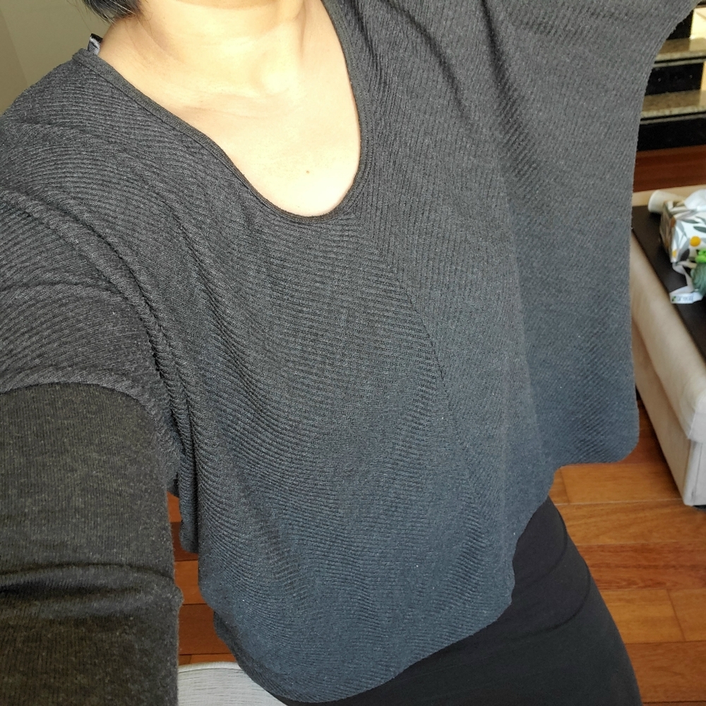 🏷3/25 Le Chateau Oversized Sweater